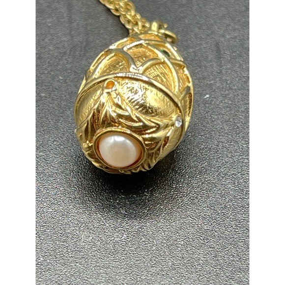 Joan Rivers Multi Color Jeweled Egg‎ Pendant Pearl Necklace  Gold Tone 28" - Picture 6 of 7